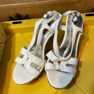 Gently used Jennifer Lopez wedges size 7